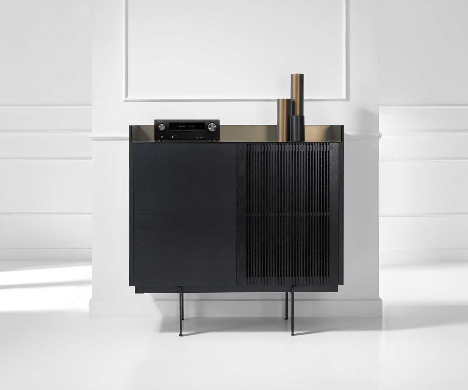 Modern design hi-fi highboard Stockholm wood with receiver on top