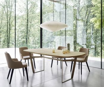 Livitalia Obi dining table with light oak top and brown lacquered frame