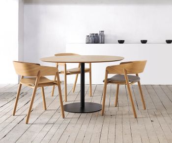 Punt Design solid wood dining chair made of oak