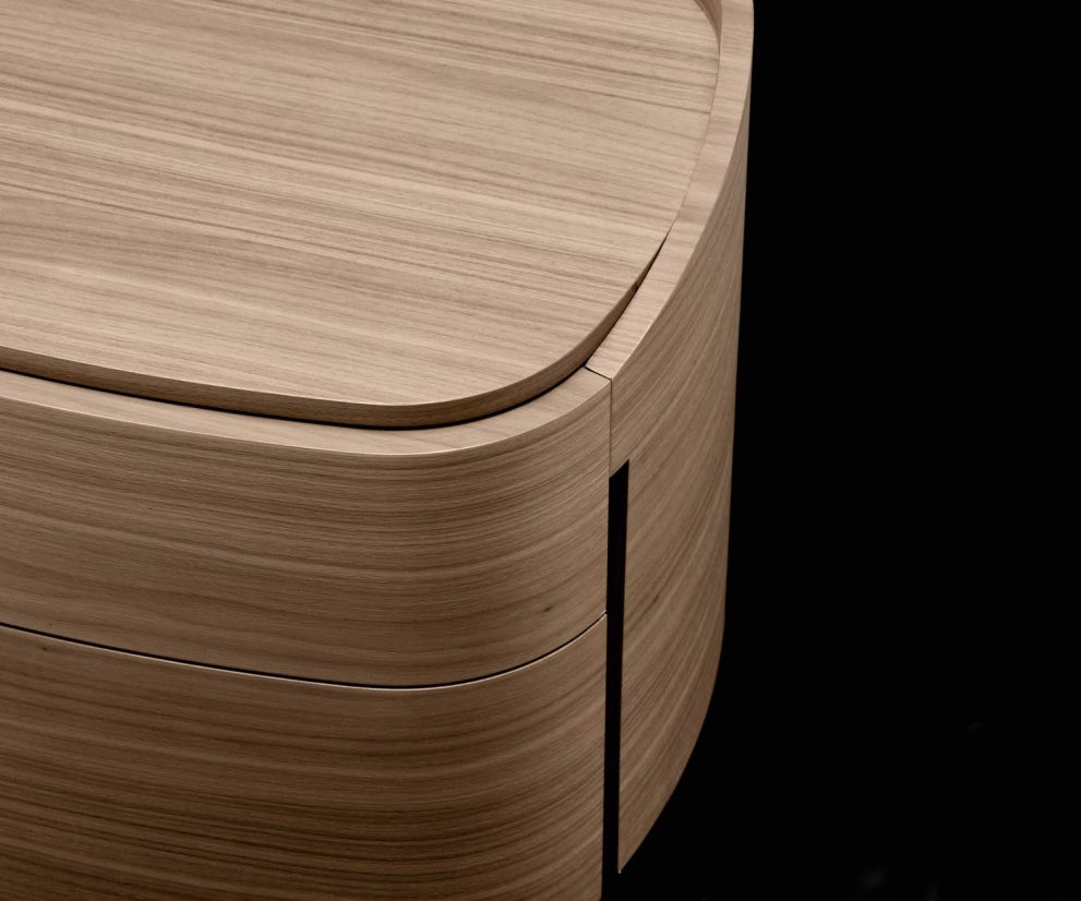 Livitalia Detail of the Round bedside table tabletop in walnut