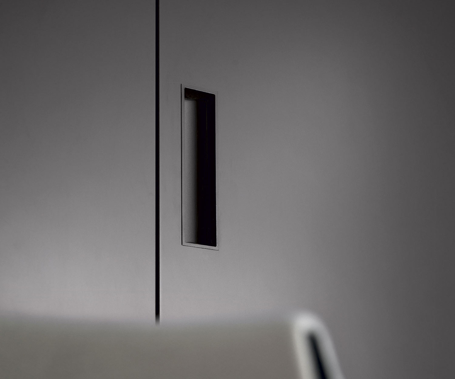 Modern Novamobili corner wardrobe with Alfa YNCA handle in detail