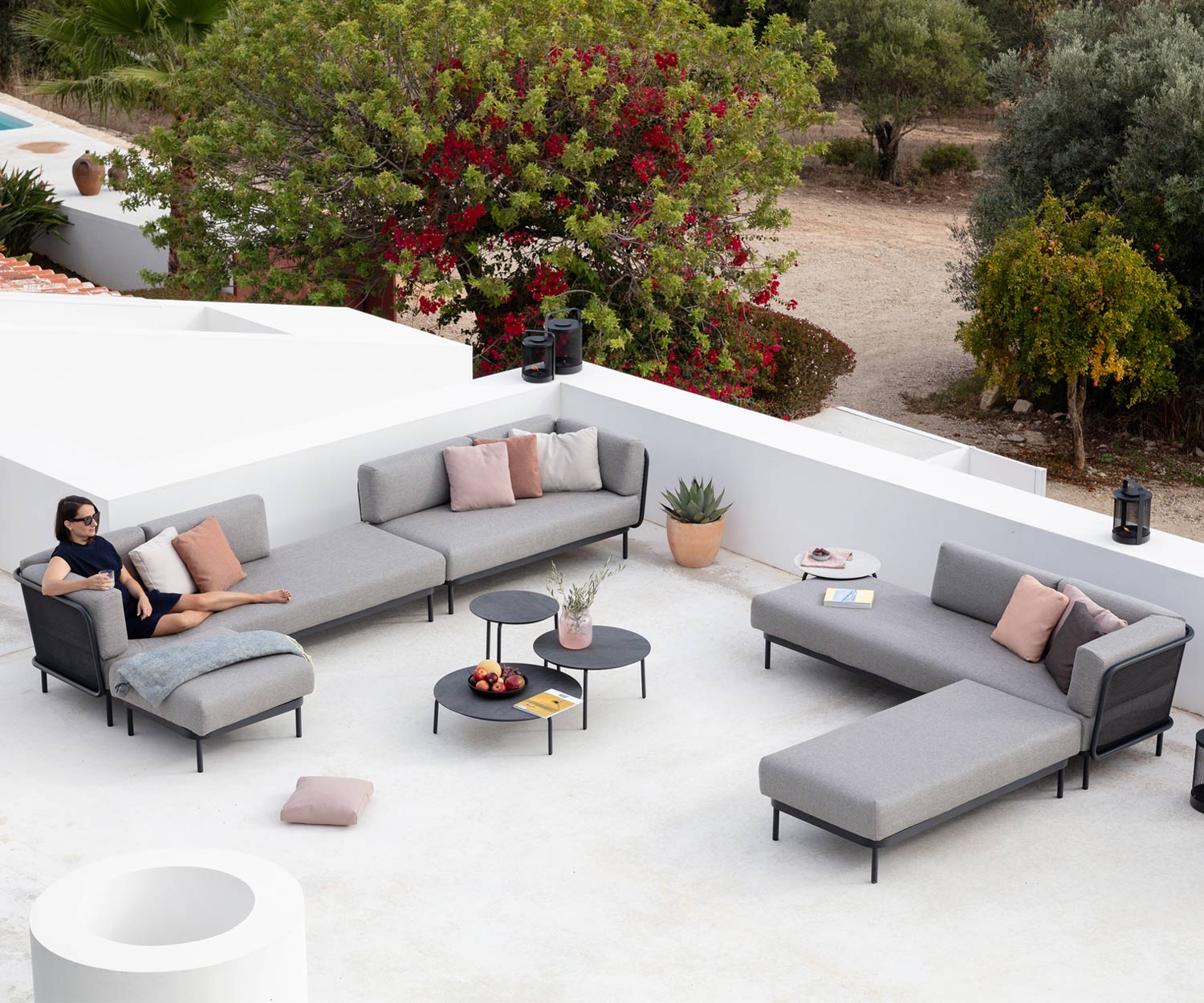 Todus Starling Design side table on the terrace with Baza garden sofa