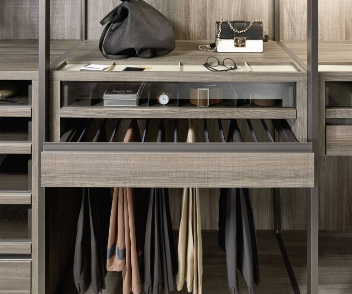 Livitalia Bellavista dressing room system in detail High-quality pull-outs