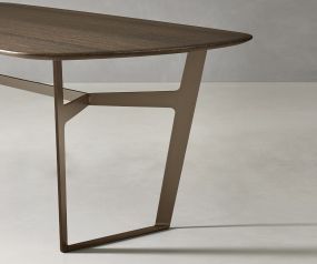 High-quality Obi dining room table from Livitalia in detail with oak finish Metal frame