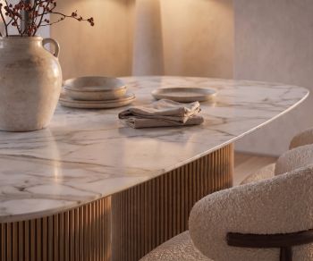 al2 dakry b 001 dining table with marble-look ceramic top and ribbed wooden base in a modern minimalist dining room.