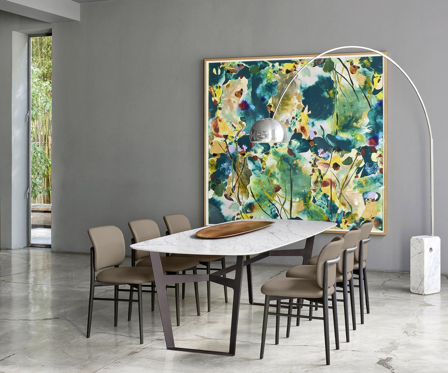 Dining room table Obi Livitalia with white ceramic table top and 6 chairs in the dining room
