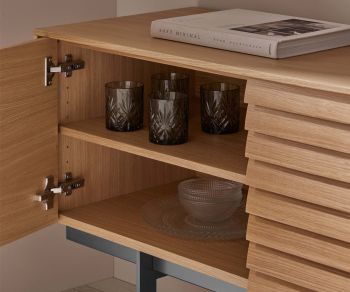 Punt Susses sideboard oak drawers open